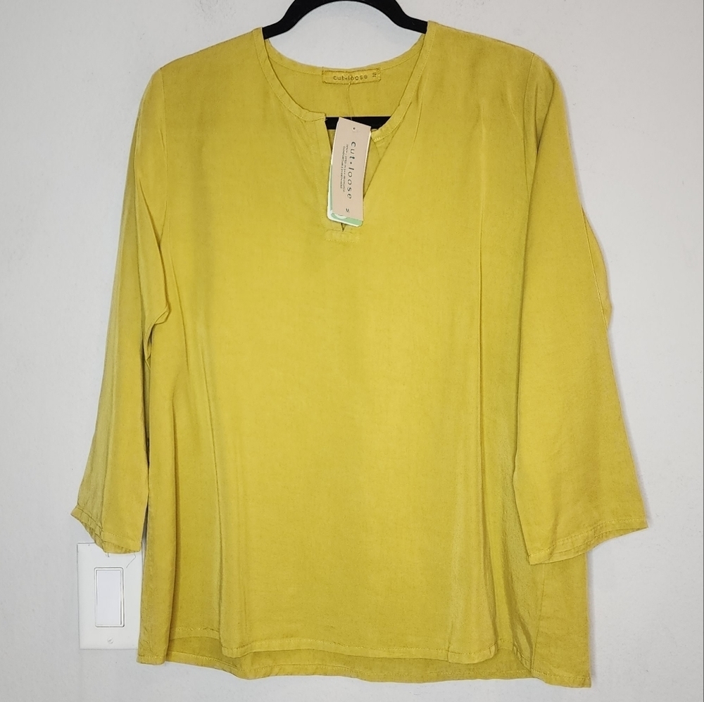 Nwt Cut Loose Tencel Split Neck In Parakeet Green. Women's Size Medium.